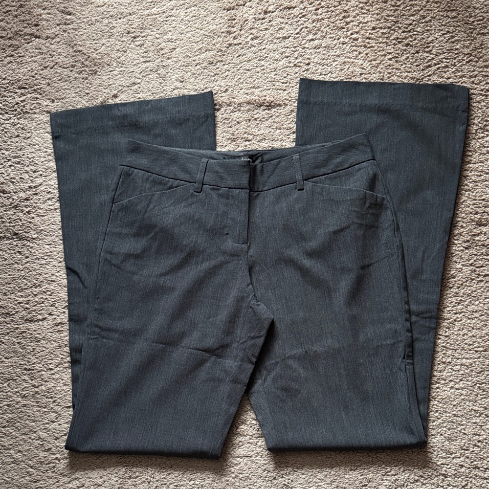 Daisy Fuentes Charcoal Fit and Flared Women’s Trousers. Size 4